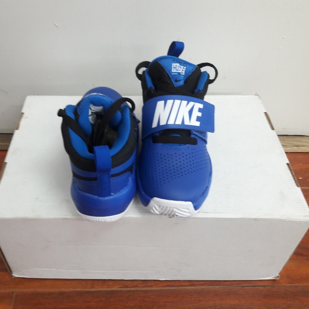 Nike - Picture 3 of 3